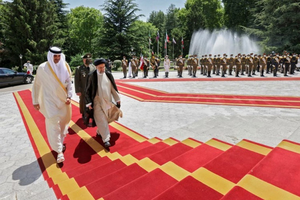 أمير قطر يزور طهران ويبحث مع رئيسي القضايا الإقليمية