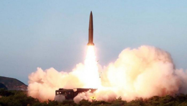 كوريا الشمالية تطلق 3 صواريخ (باليستية)
