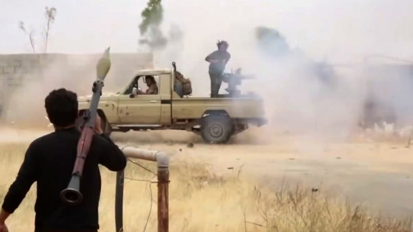 شاهد: اشتباكات مسلحة غرب العاصمة الليبية طرابلس