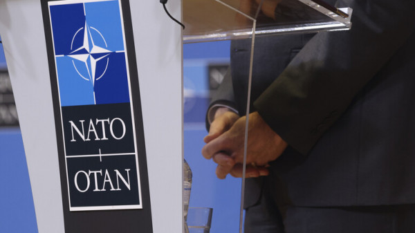 "بلومبرغ": "الناتو" قد يعلن روسيا "تهديدا مباشرا"