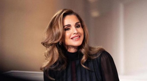شاهدي كيف إستطاعت الملكة رانيا أن تلفت الأنظار بأناقتها