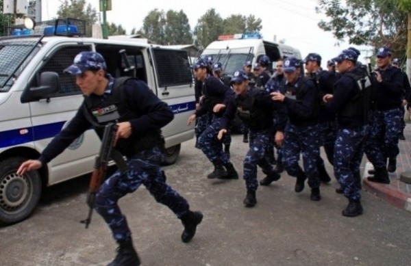 الخليل: الشرطة تقبض على مطلوب محكوم غيابي بالسجن المؤبد بتهمة القتل العمد