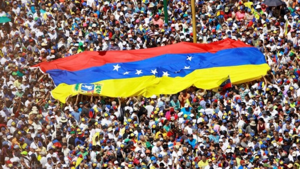 مسؤول أمريكي: حكومة مادورو والمعارضة ستعلنان استئناف الحوار قريبا