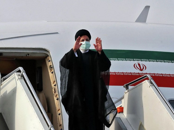 الرئيس الإيراني یزور مسقط الإثنين