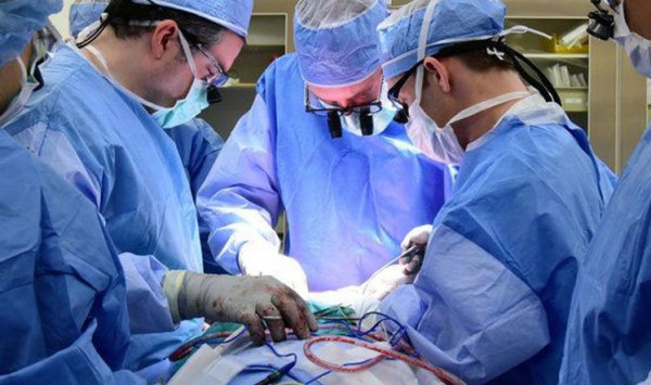 أطباء يستخرجون أكثر من 20 قطعة مغناطيس من بطن طفلة