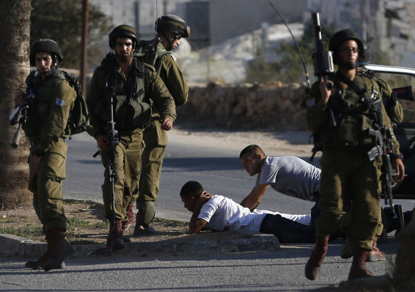 القدس: الاحتلال يعتقل شابين ويستدعي ستة آخرين للتحقيق