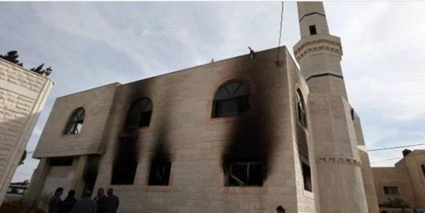 الاحتلال ومستوطنوه يواصلون انتهاك حرمة المساجد بالضفة الغربية