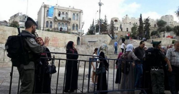 الاحتلال يستدعي عشرات الشبان من القدس وأم الفحم ويبعدهم عن الأقصى