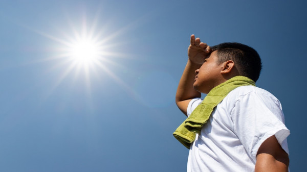 كيف يمكنك حماية عينك من أشعة الصيف الضارة؟