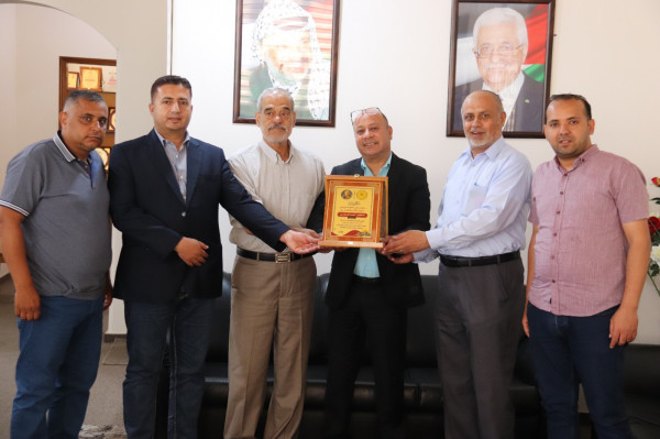 نادي العودة يزور أبو هولي في مكتبه لبحث العديد من الملفات