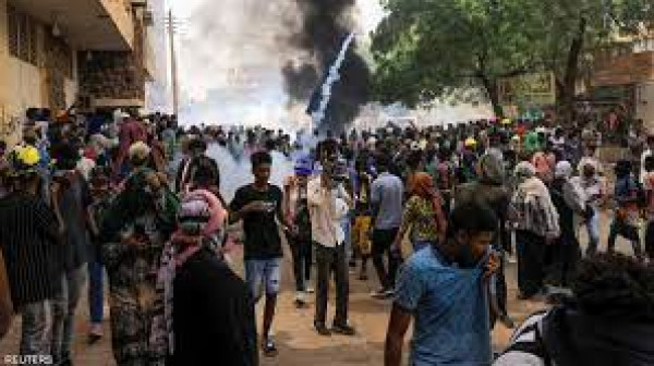 السودان.. قتيل وعشرات المصابين في احتجاجات جديدة