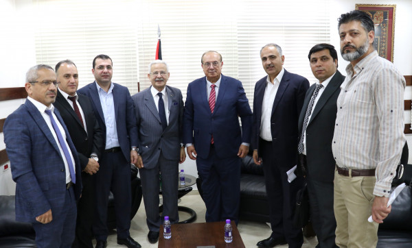 أبو مويس يطّلع على الخطط التطويرية لجامعة الاستقلال