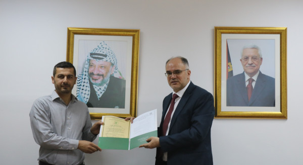 "المواصفات المقاييس" تمنح عدد من المزارعين شهادة المنتجات الآمنة