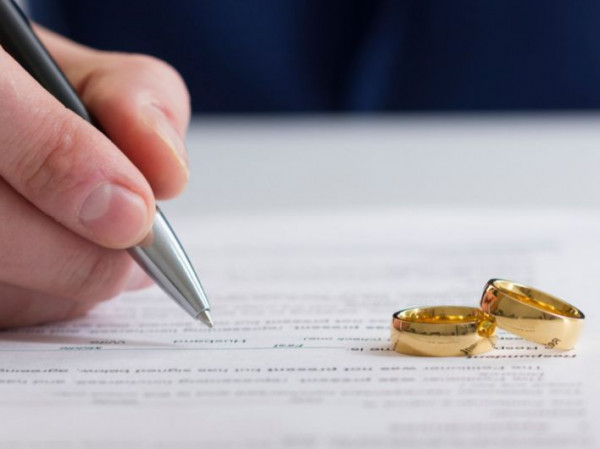 ما هي أهم الأمور المالية التي يجب أن تفكر بها قبل الزواج؟