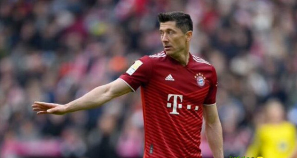 ليفاندوفسكي يتمرد على بايرن ميونخ من أجل برشلونة