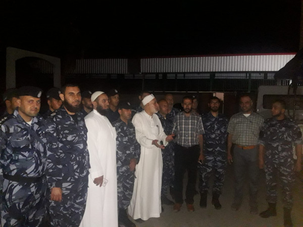 النائب الأسطل يتفقد الحواجز الشرطية وينفذ زيارات ميدانية في محافظة رفح