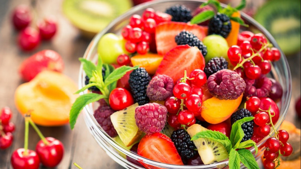 صحيًا.. تعرف على أهم الخطوات لغسل وتخزين الفاكهة
