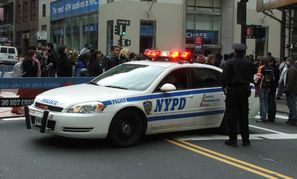 نيويورك: سائق سيارة يدهس رجلاً حتى الموت ويصيب 4 آخرين أثناء هروبه من الشرطة