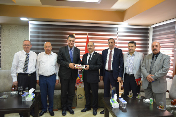 ملتقى رجال الأعمال الفلسطيني ينظم زياره لسفير دولة رومانيا بمحافظة الخليل