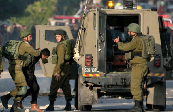 الاحتلال يشن حملة اعتقالات واسعة تطال العشرات في الضفة الغربية