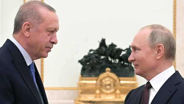 شاهد: أردوغان يترك بوتن في الانتظار لـ50 ثانية