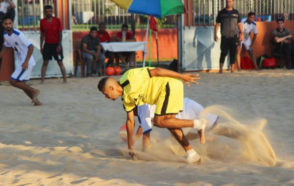 افتتاح البطولة الخامسة لكرة القدم الشاطئية-غزة الصلاح و"نماء" يجتازان خدمات الشاطئ وشباب الزوايدة