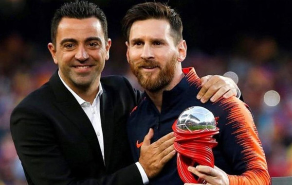 ماذا قال تشافي عن إمكانية عودة ميسي لبرشلونة؟
