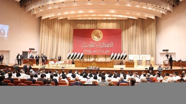رئيس مجلس النواب العراقي يعلق جلسات البرلمان ويدعو للقاء وطني عاجل