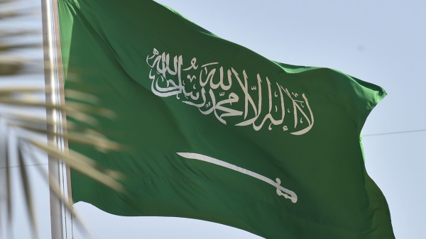 شاهد: الفتاة السعودية الهاربة توجه رسالة غامضة للراغبات بالهرب من المملكة