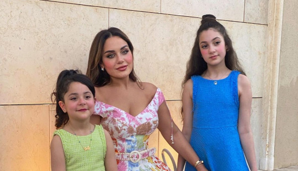 شاهد: ابنة هيفاء وهبي تستمتع مع بناتها في العطلة الصيفية في لبنان