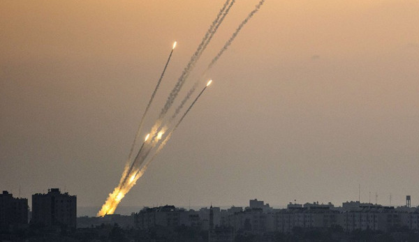 الجهاد الإسلامي تعلن قصف تل أبيب وغلاف غزة بـ 100 صاروخ