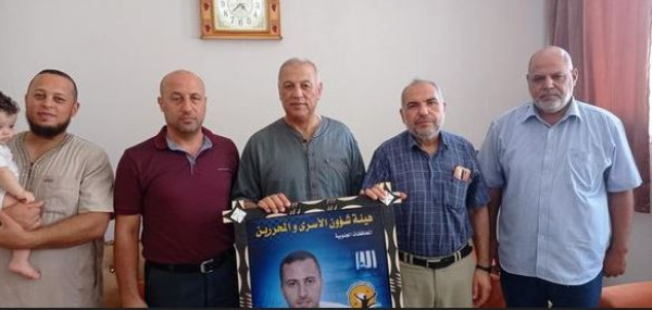 هيئة الأسرى بغزة تزور منزل الأسير محمد أبو رمضان