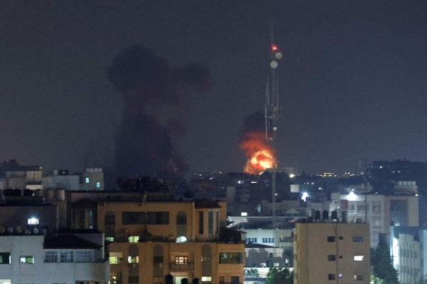 المطران حنا: العدوان الذي يستهدف غزة يستهدفنا جميعًا