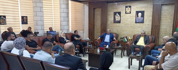 أبو بكر ووكيل وزارة الإعلام يجتمعان مع ممثلي التلفزة والإذاعات المحلية بطولكرم