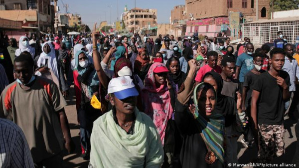 الخرطوم.. الآلاف يخرجون في مسيرات جديدة للمطالبة بـ"المدنية"