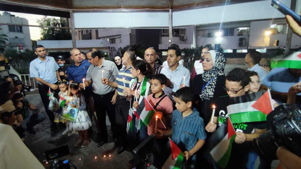 غزة: أطفال يضيئون الشموع حداداً على قرنائهم الذين استشهدوا خلال التصعيد الأخير