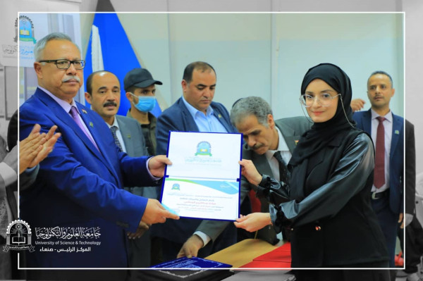 رئيس الوزراء يدشن العام الجامعي بجامعة العلوم والتكنولوجيا ويكرم عدد من طلبتها المتميزين
