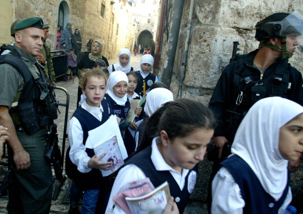 "التعليم" تستنكر فرض الاحتلال مناهج مشوهة على طلبة القدس