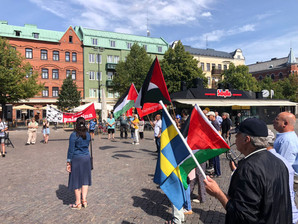 المجموعة 194 تشارك بالوقفة التضامنية مع الشعب الفلسطيني في ساحة "الموليفونغ" السويدية