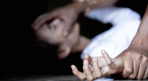 بعدما قام بتشويه ملامحها.. أردني يهاجم زوجته وينهي حياتها داخل المستشفى