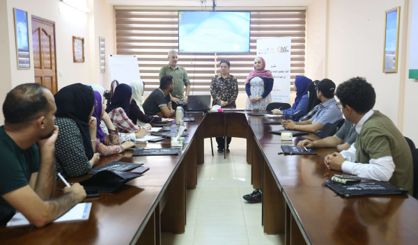 "الإعلام المجتمعي" يفتتح مخيم لتدريب الشباب على صناعة وتحريك الدُّمى المسرحية