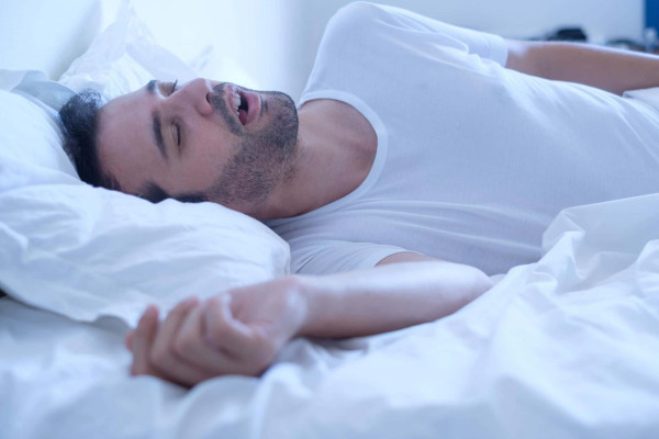 هل انقطاع التنفس أثناء النوم خطير؟