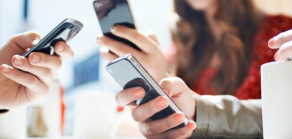 احذر.. طريقة استخدامك للهاتف قد تضعف الذاكرة لديك