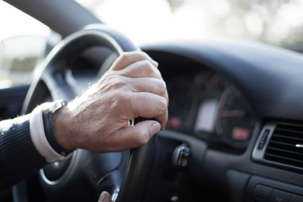 اليك تعليمات هامة تساعدك على التركيز الكامل أثناء قيادة السيارة؟