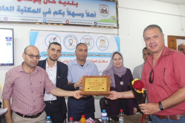 التجمع الإعلامي ونور الحياة يُنظمان حفل تخريج لـ 200 متدربة بخانيونس