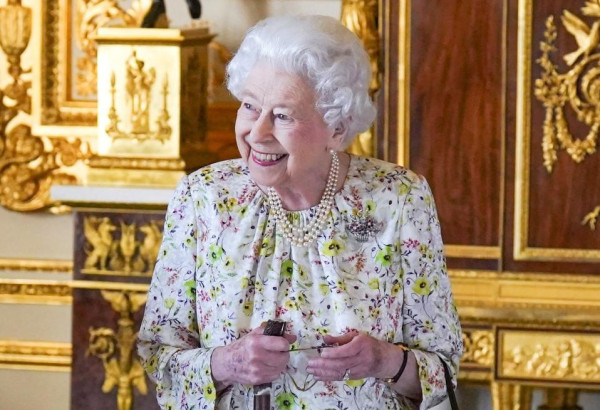 شاهد: تاج موضوع على تابوت الملكة الراحلة إليزابيث مرصع بـ3000 ماسة
