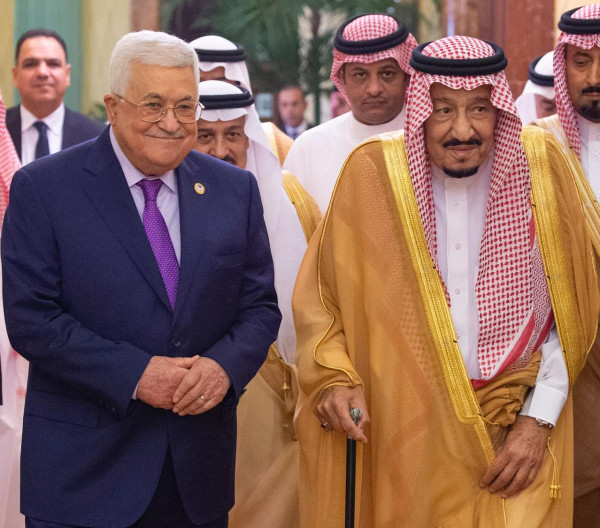 الرئيس عباس يهنئ خادم الحرمين الشريفين بيوم إعلان المملكة