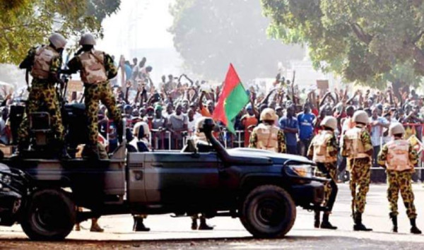 انقلاب في بوركينا فاسو.. إقالة قائد المجموعة العسكرية الحاكمة وتعليق العمل بالدستور