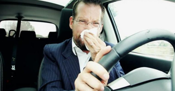 إلى ماذا تشير انتشار رائحة البنزين داخل سيارتك؟