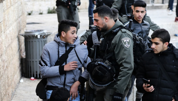 مركز فلسطين: 430 حالة اعتقال خلال أيلول بينهم 20 امرأة و 42 طفل